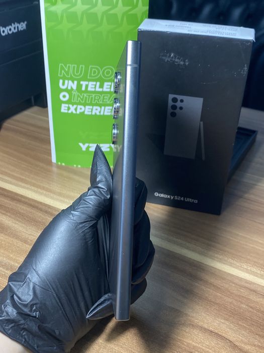 Samsung Galaxy s24 ultra • 256 GB • Titanium Black