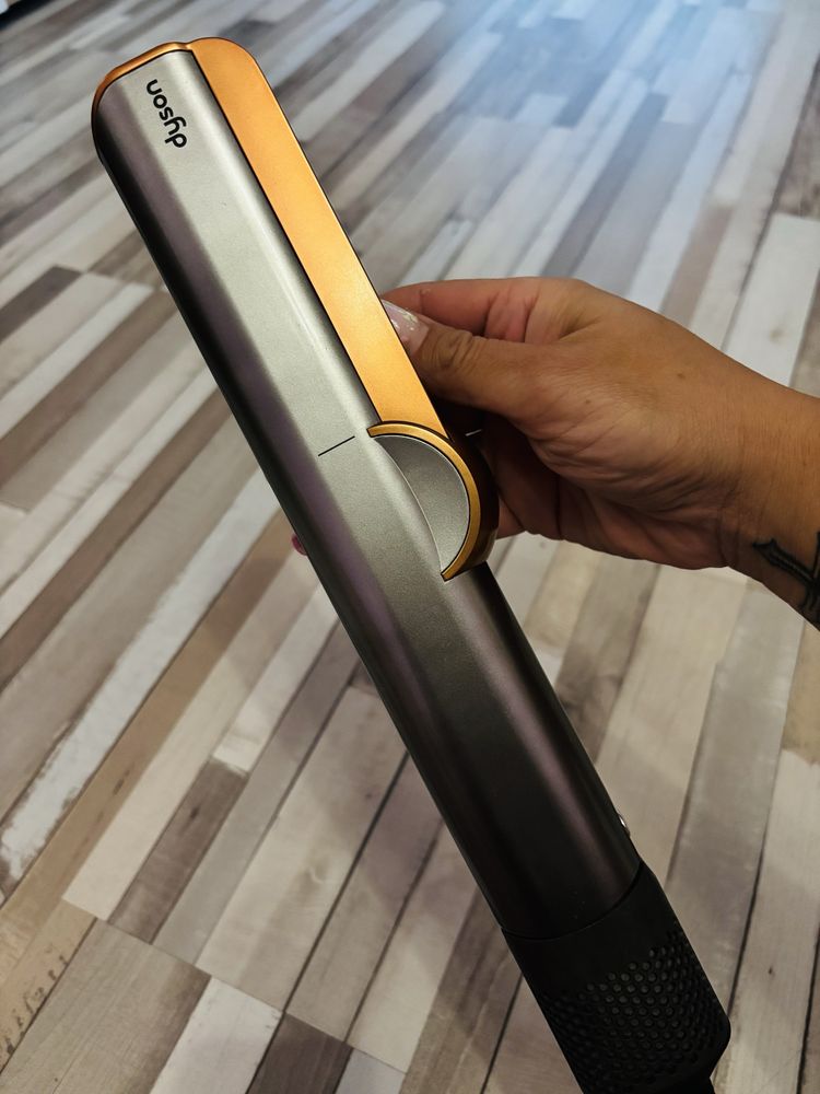 Dyson Airstrait - като нов