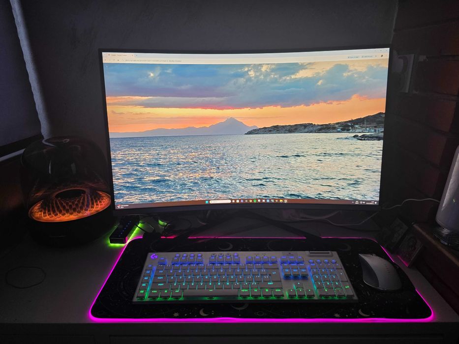 Samsusng U32R590 32" LED 4K монитор извит Curve 4 ms GTG, 3840 x 2160