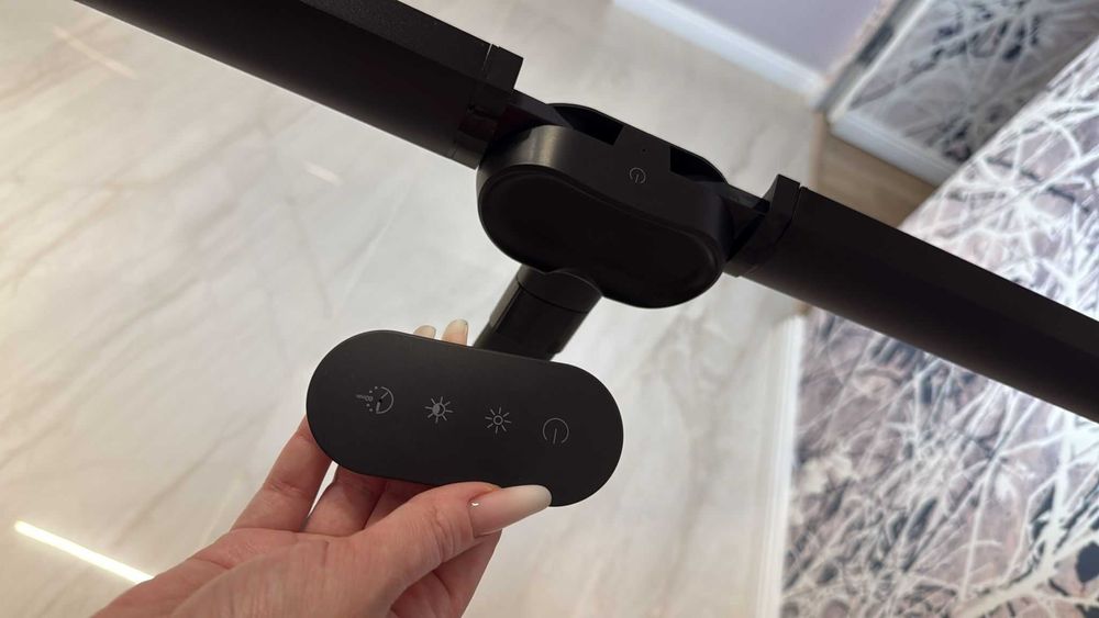 Lampa de birou cu telecomanda și usb NOUA