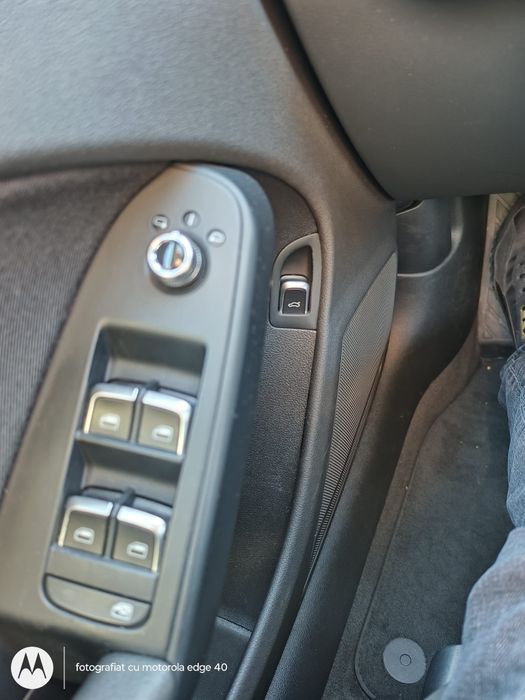 Vând Audi A4 B8 Avant 2.0 TDI