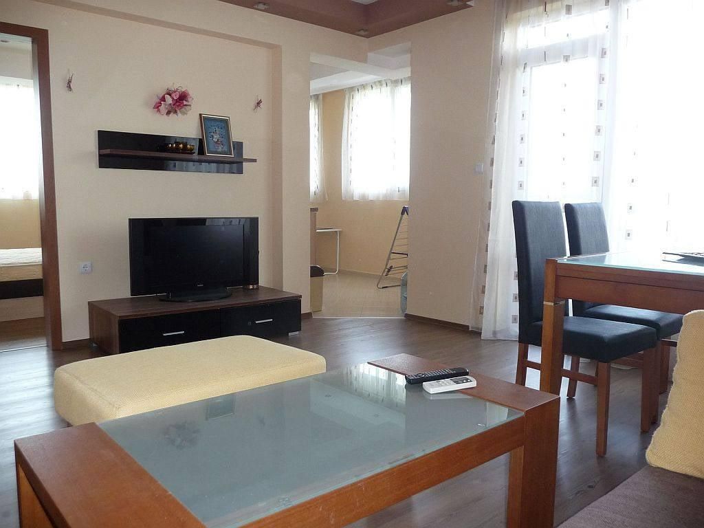 Дава се под наем Двустаен апартамент в Бургас, Изгрев - 68 кв.м за 459 € - Снимка #3