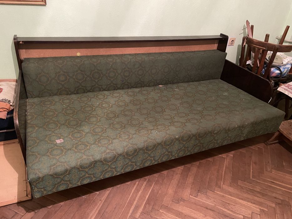 Обзавеждане от масивно дърво