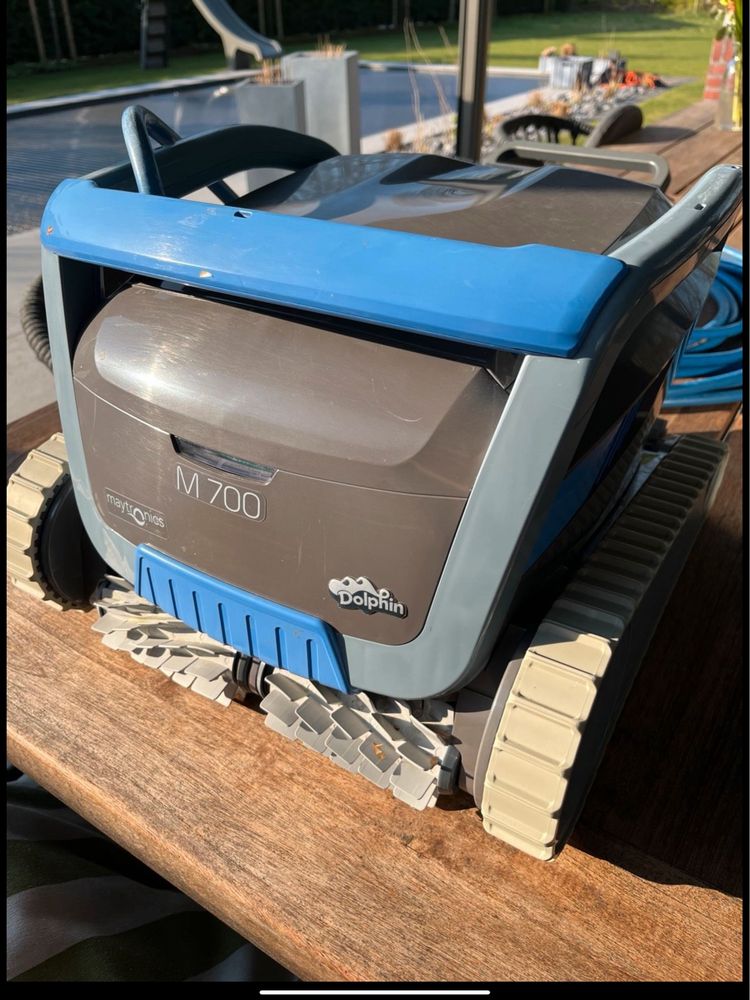 ROBOT DE PISCINA Maytronics Dolphin M700 cu telecomanda BT Germania