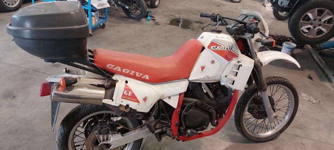 Мотоциклет Каджива 650(Cagiva 650)-на части