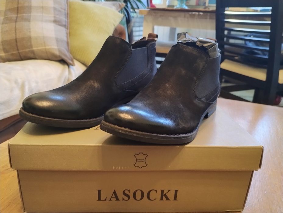 Продавам дамски кожени боти, чисто нови