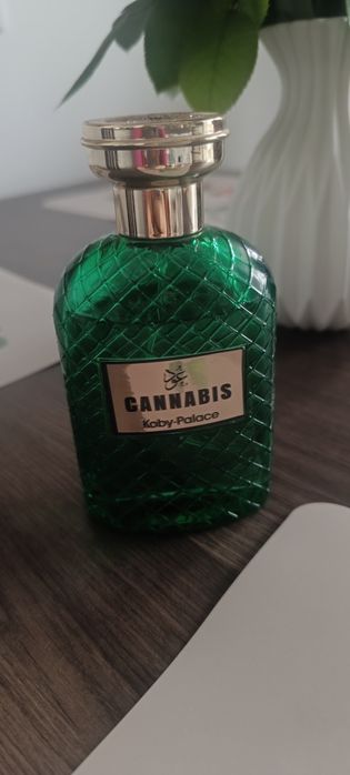 Vând parfum cannabis