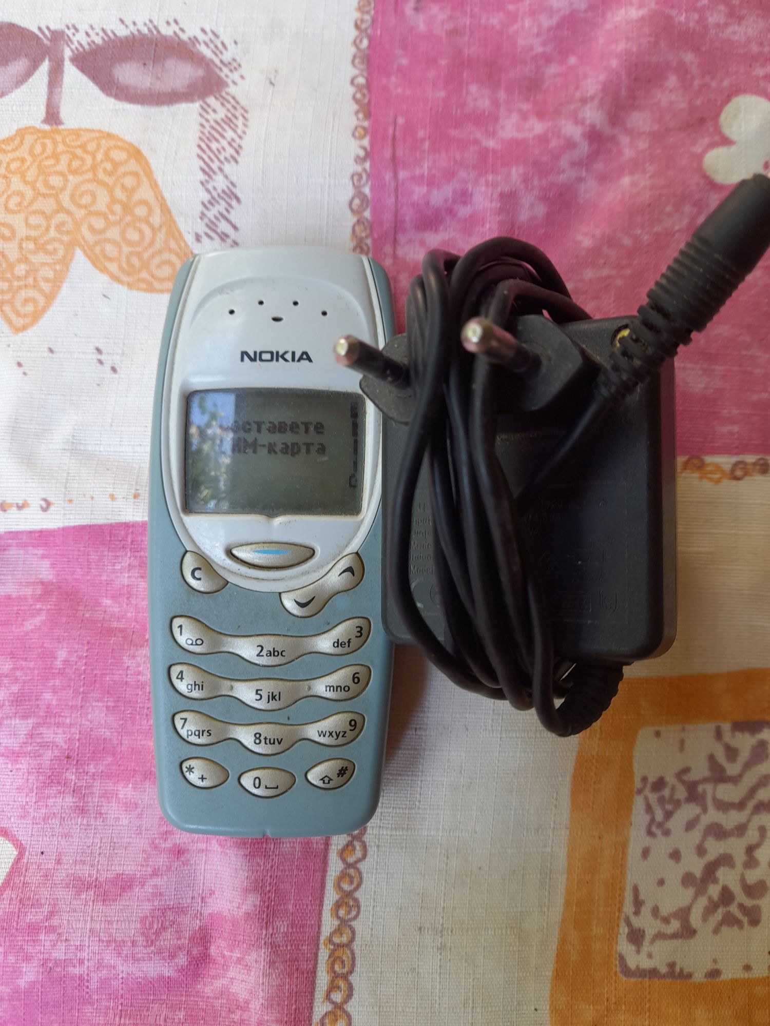 Nokia 3315 с зарядно