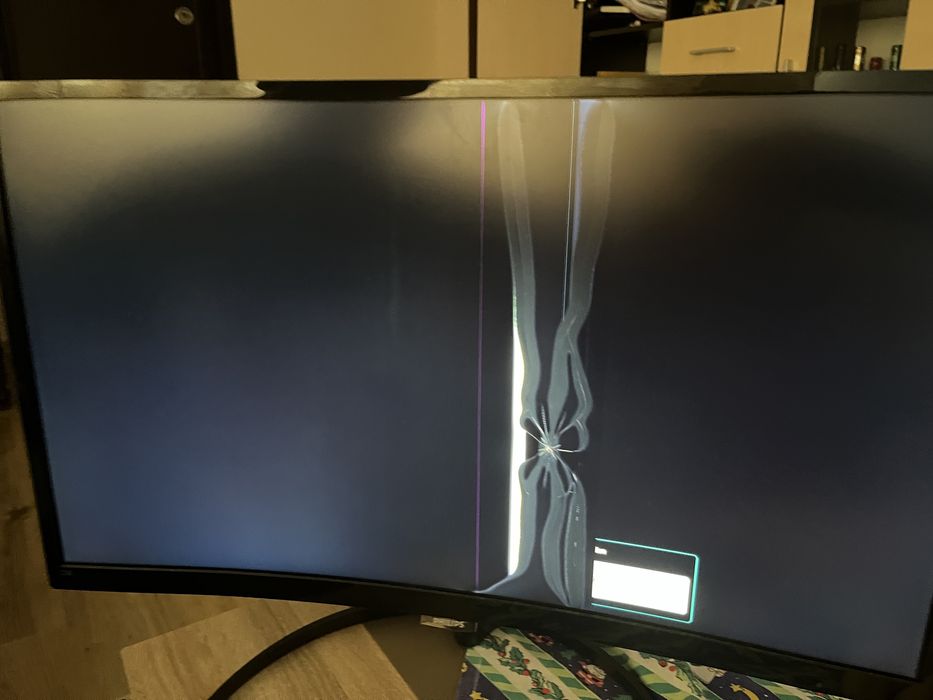 Monitor curbat philips defect 80 diagonala