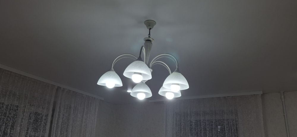 Продам люстру в хорошем состоянии