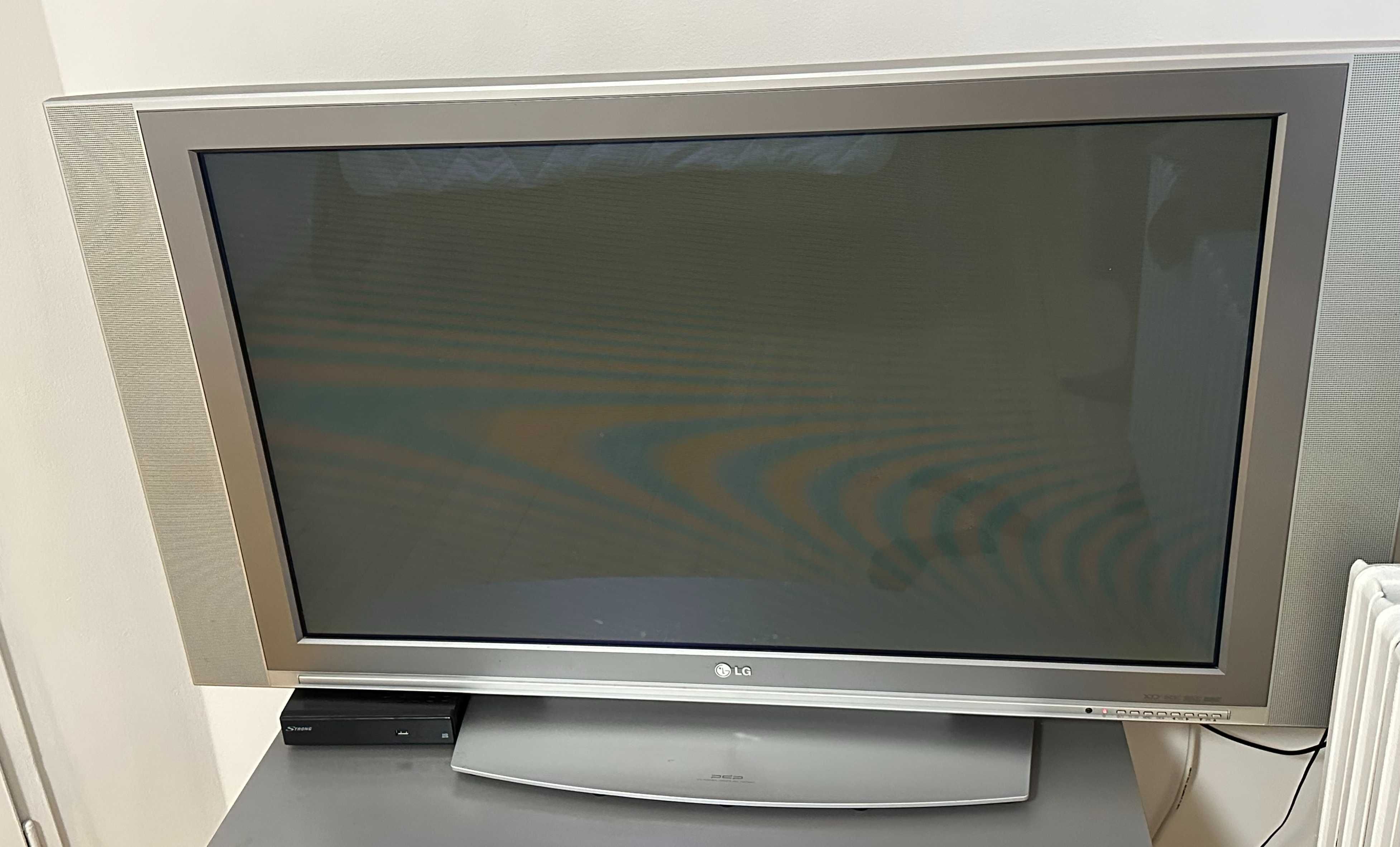 LG Плазма телевизор 42" диагонал - 42PX3RVA