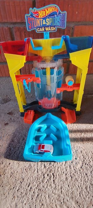 Автомивка Hot Wheels -Mattel автомобил, който сменя цвета