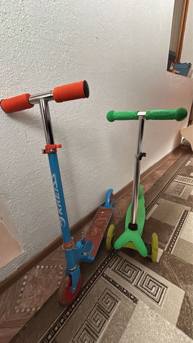 СРОЧНО ПРОДАМ детские самокаты