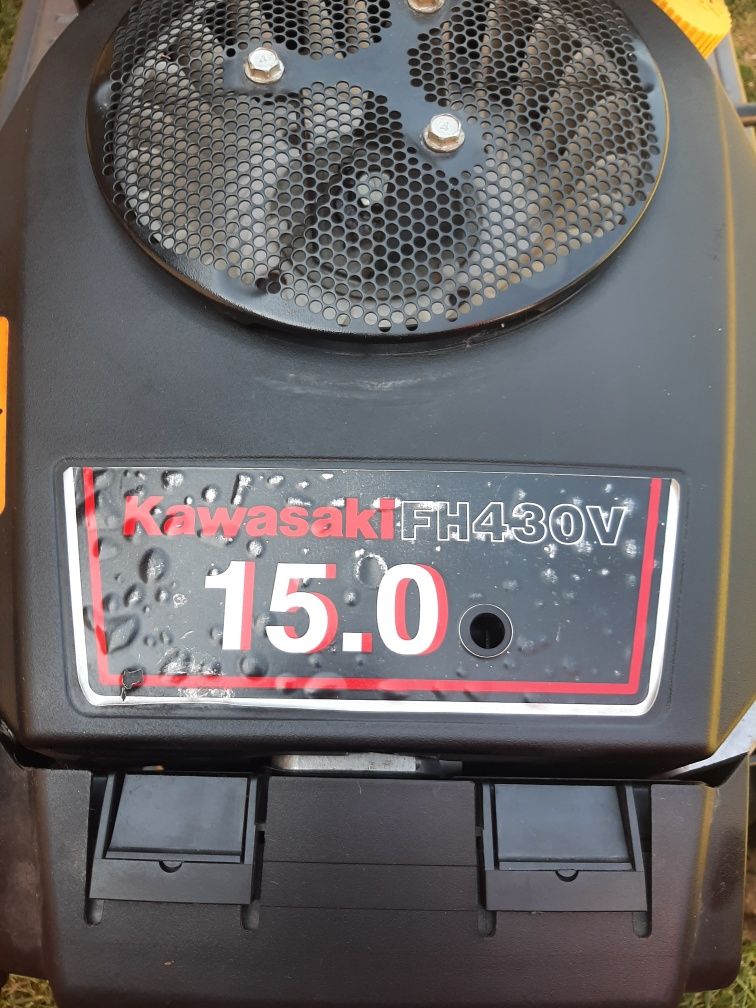 Vând tractoras husqvarna