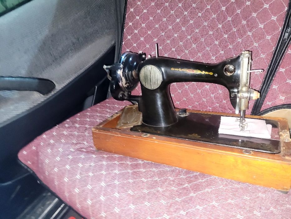 Швейная машинка отдам
