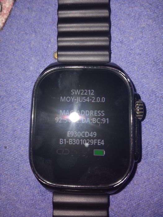 Ceas Unica cu conectare la telefon.