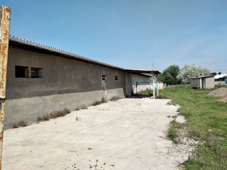 Нотурар бино склад ва ишлаб чикариш учун ва футбол майдони