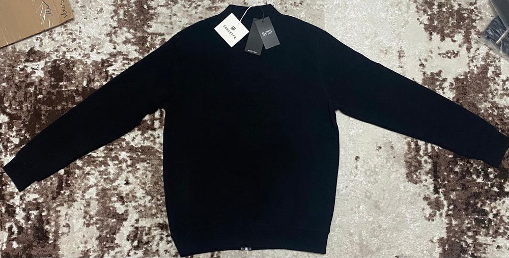 Vând jacheta noua de bărbați Boss