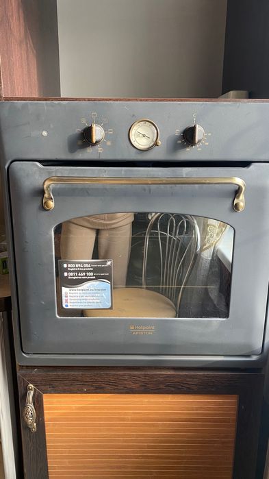 Духовка Ariston+кухонный шкаф
