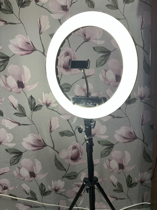 Продам RGB кольцевую лампу свет