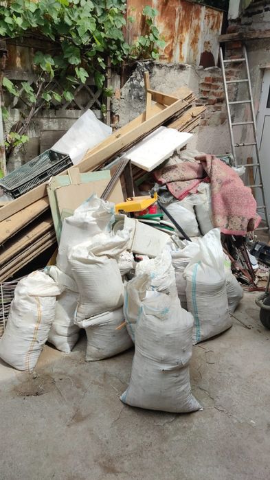 Transport moloz Evacuare moloz Debarasare apartamente Evacuare mobila