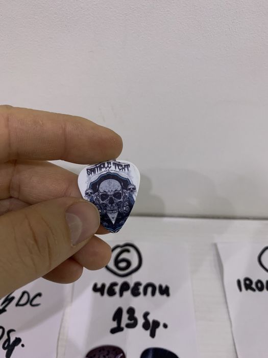 Чисто нови перца за китара - AC/DC, Iron Maiden, черепи…