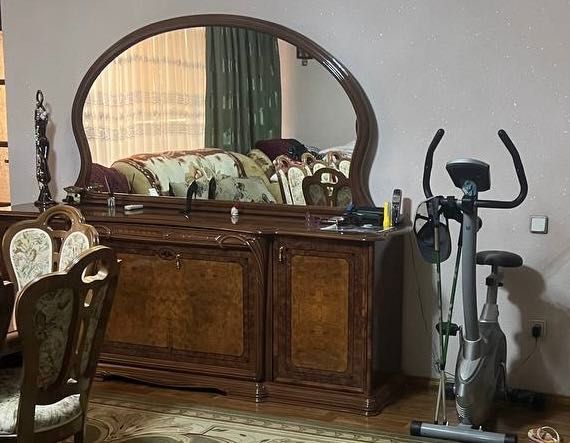 Продам комод из лакированного дерева