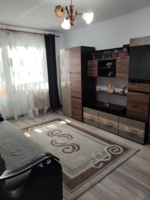 Închiriez apartament