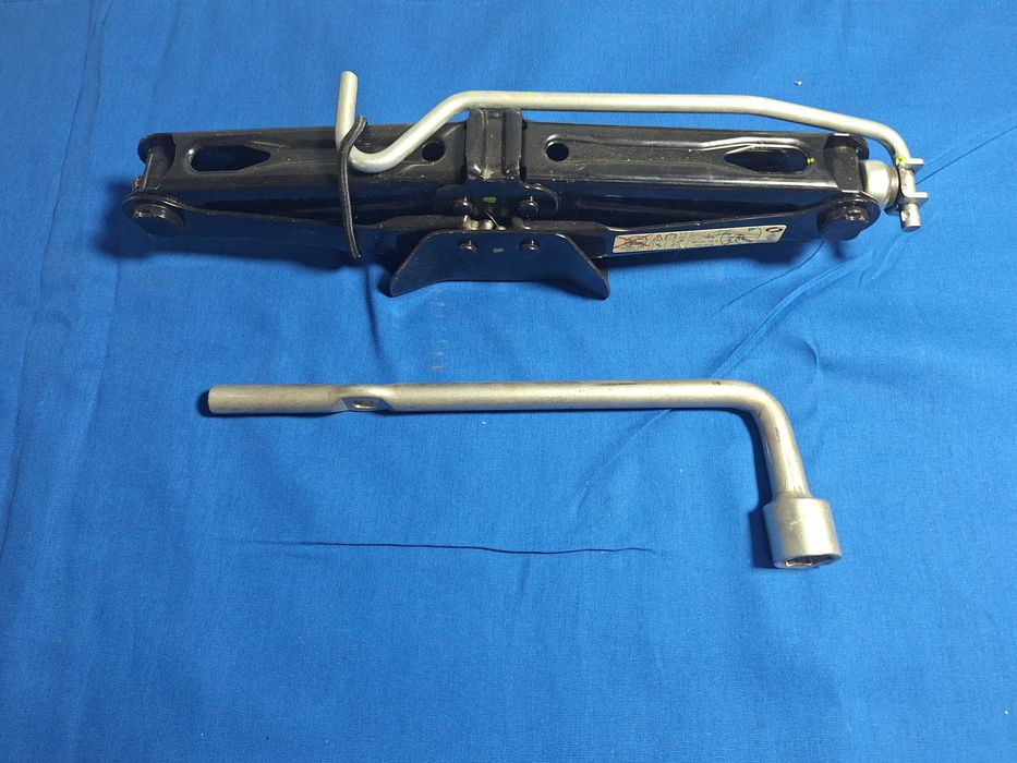 Cric AUTO - OEM Renault Laguna III Megane Clio - CA NOU