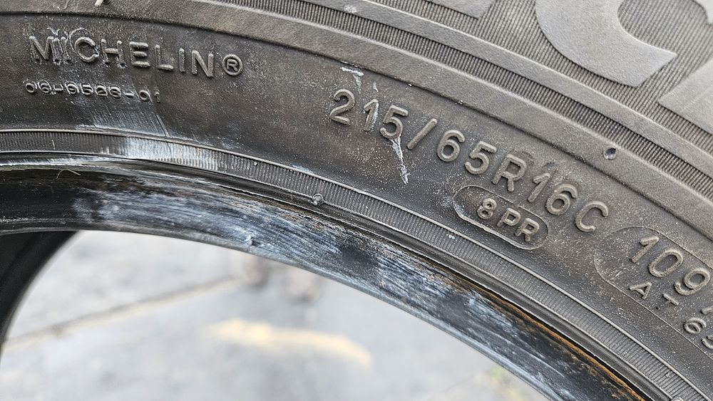 4бр гуми 215 65 16С дот 22 мишелин