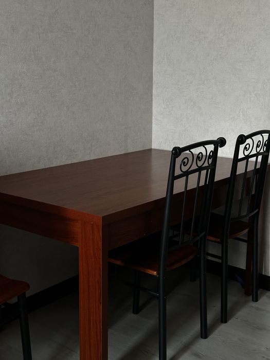 Продам стол и стулья