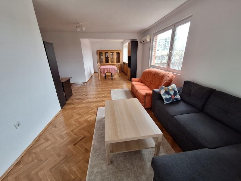 Дава се под наем Тристаен апартамент в София, Гео Милев - 120 кв.м за 749 € - Снимка #1