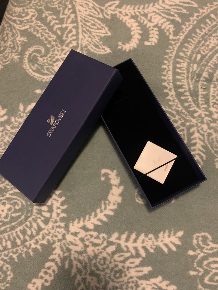 Оригинална кутия за бижу Swarovski и торбички