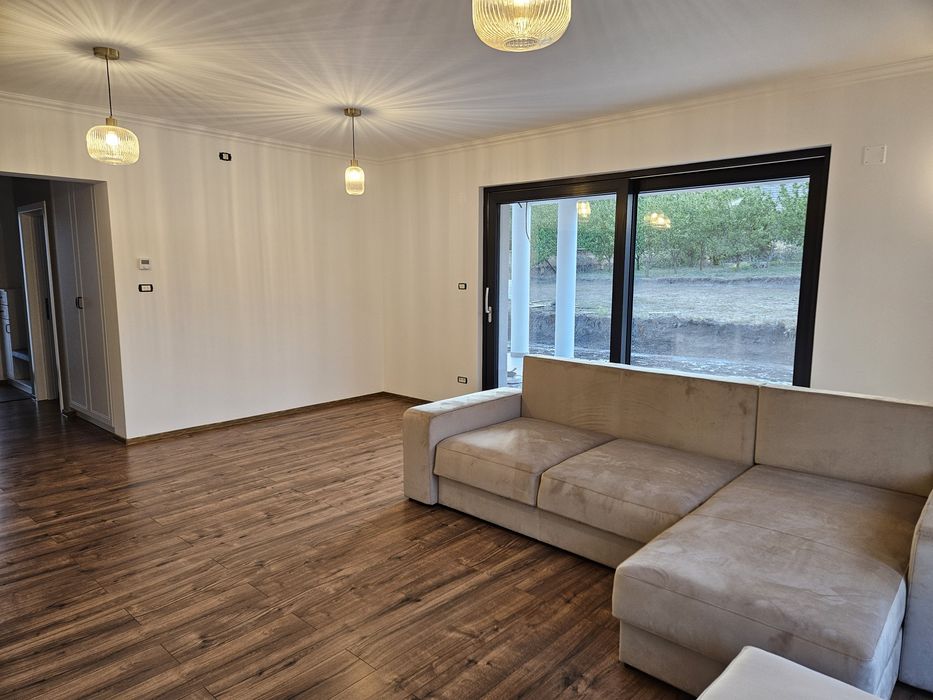 Vand canapea extensibila Noua
