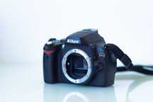 Nikon D40 - un veteran in stare buna, KIT cu doar 8000 de cadre