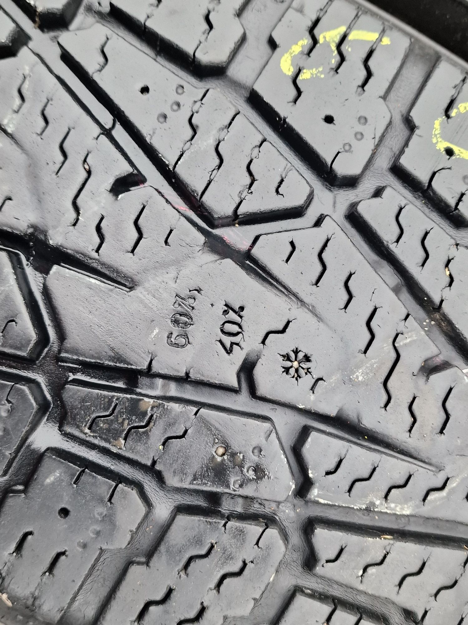 225 75 17 nokian