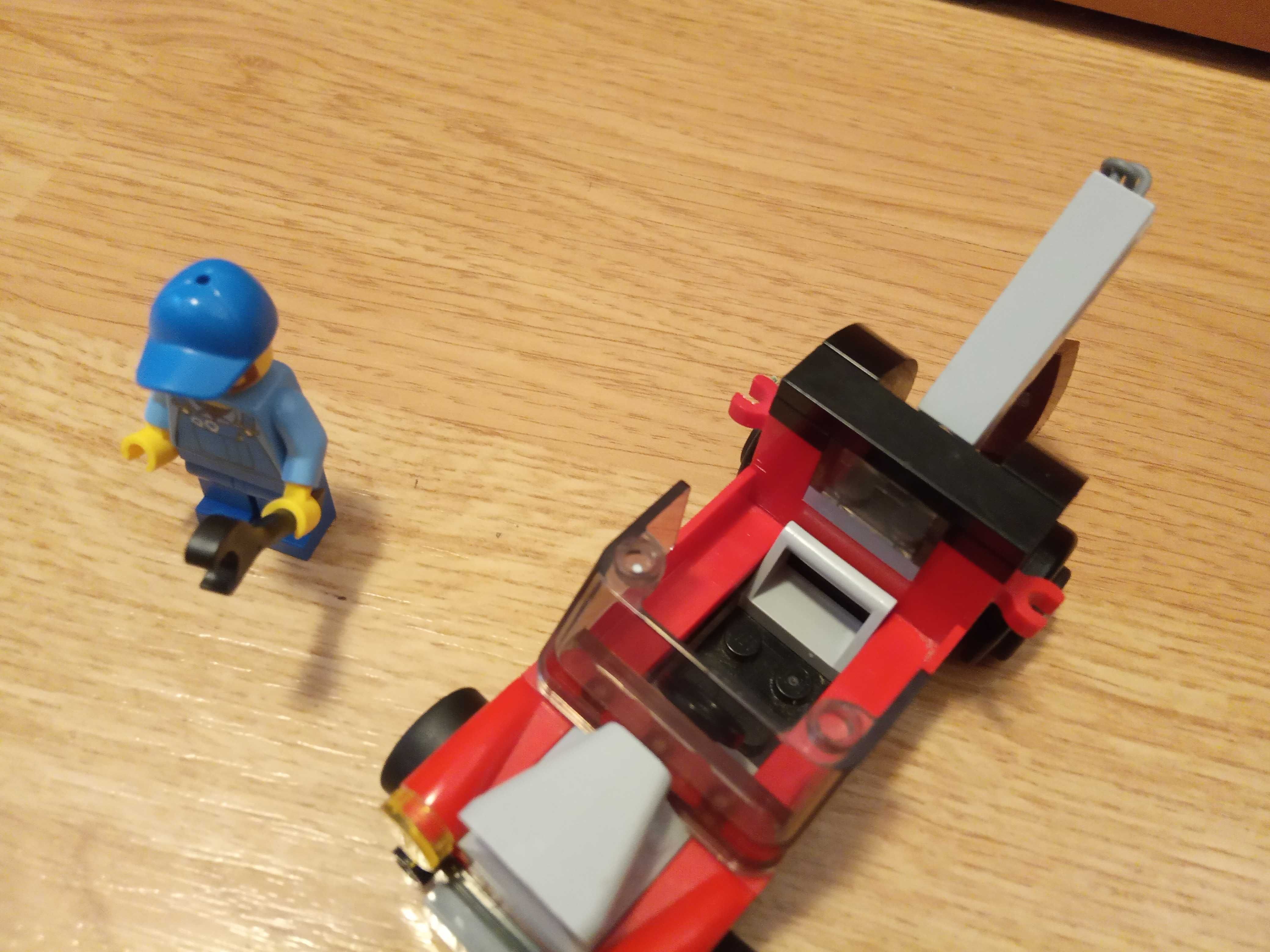 Lego Tow Truck cu minifigurina (masinuta de tractari)