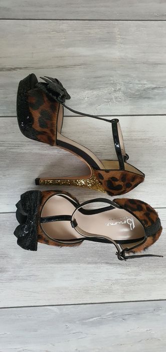 Sandale (peep toe) Bourne England cu paiete și par de ponei 36