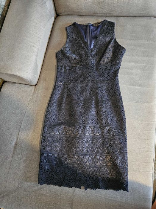 Средно-дълга рокля на Lipsy, официална, офис, дантелена