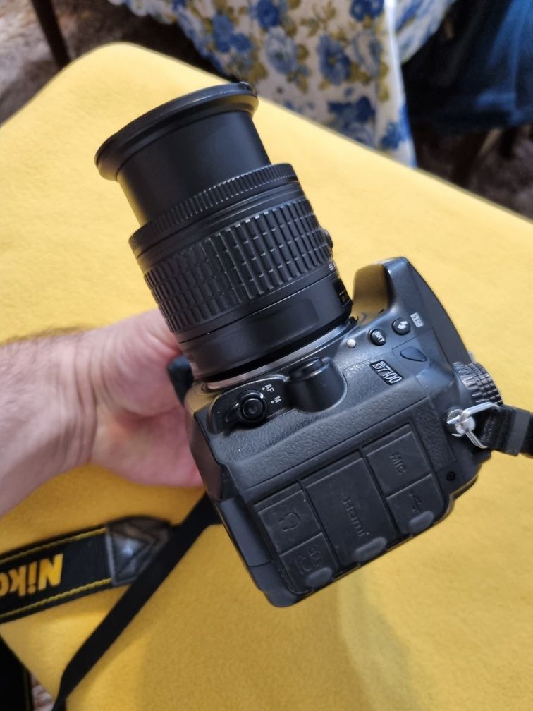 Nikon D7100 cu obiectiv 18-55,încărcător,acumulator