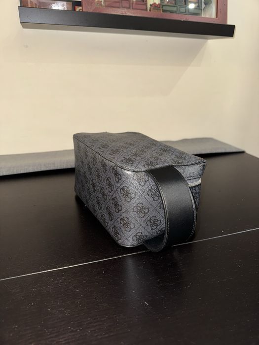 Guess ръчна чанта оригинална