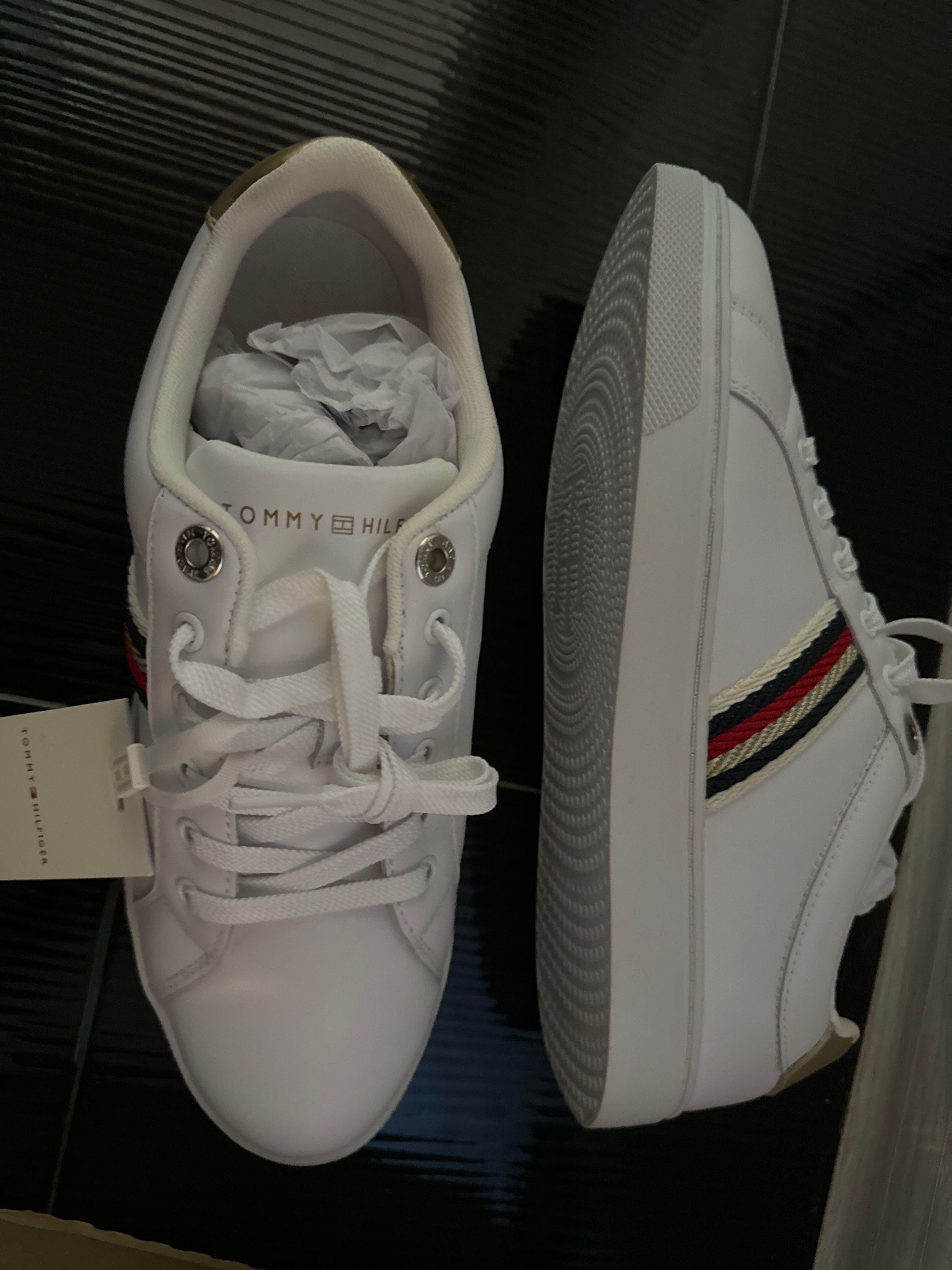 Tommy Hilfiger кожени кецове