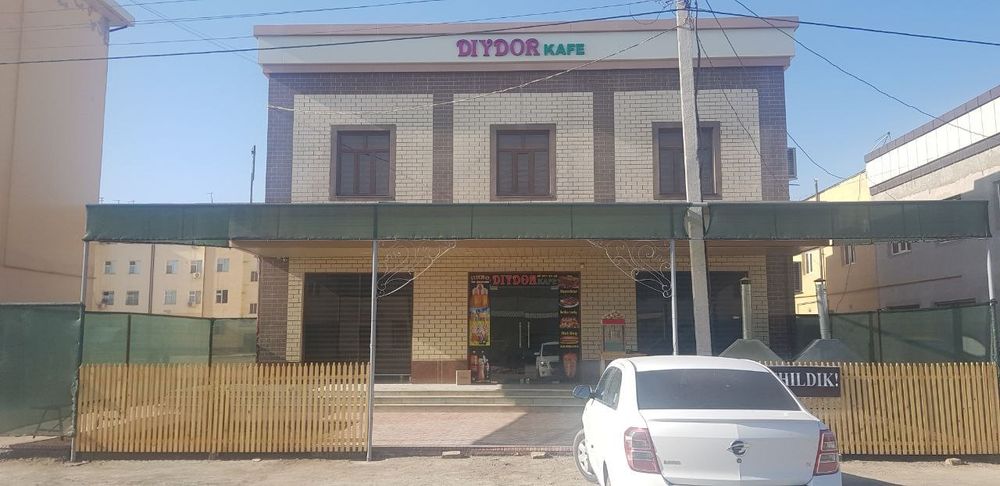 Нотурар бино сотилади