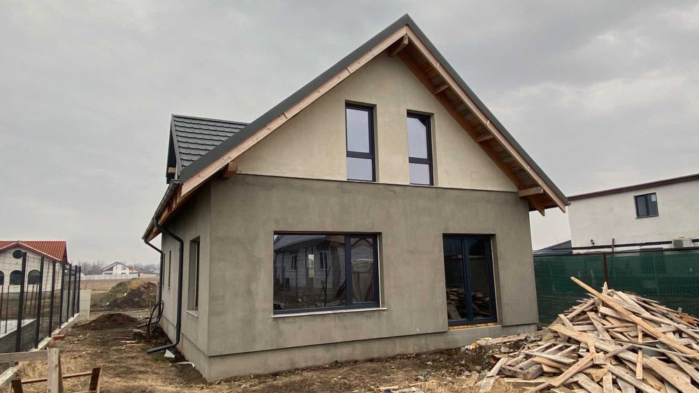 Casă cu mansardă de vânzare. Construcție premium.