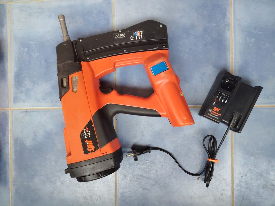 Pistol de implantat cuie beton cu gaz SPIT PULSA  40P