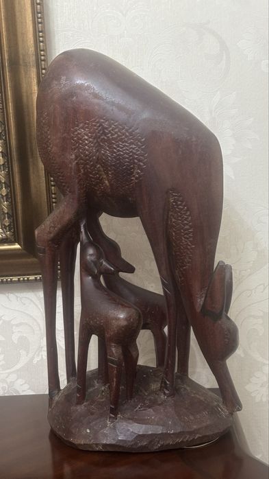 Vând sculpturi din lemn.