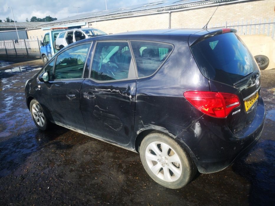 Dezmembrez Opel Meriva B an 2010 - Panoramic - 1.4 benzina