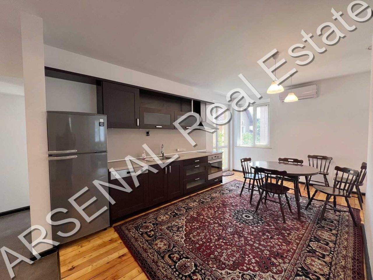Дава се под наем Етаж от къща в София, Център - 120 кв.м за 1050 € - Снимка #2