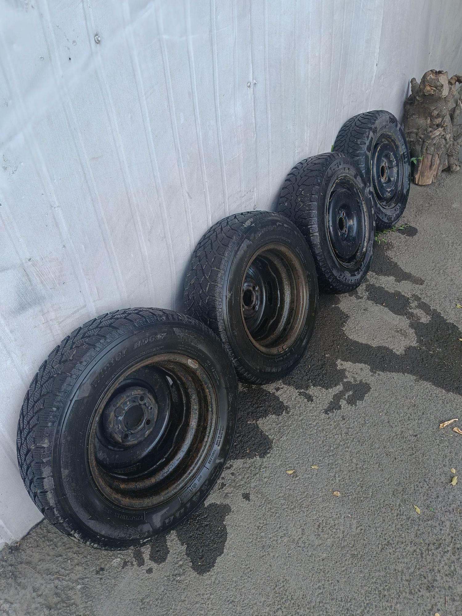 Продам зимние шины с дисками R13
