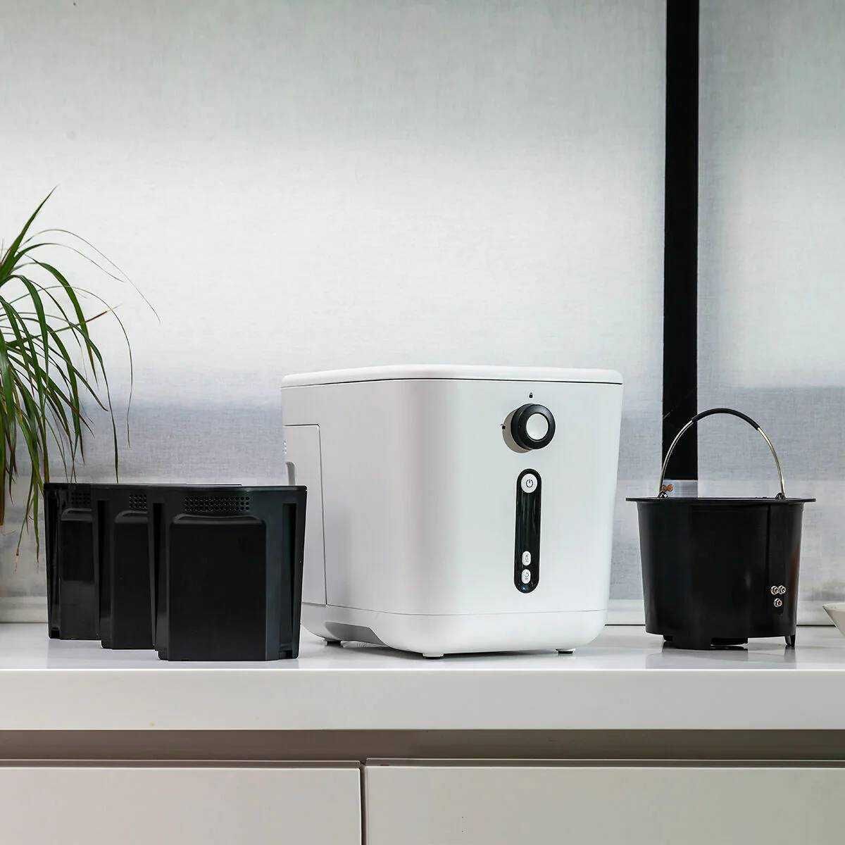 Compostor electric de bucatarie cu functie autocuratare 3L - ca nou